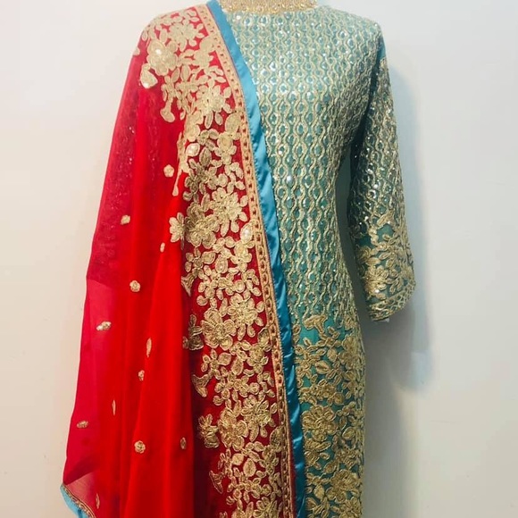 Dress - Picture 2 of 5